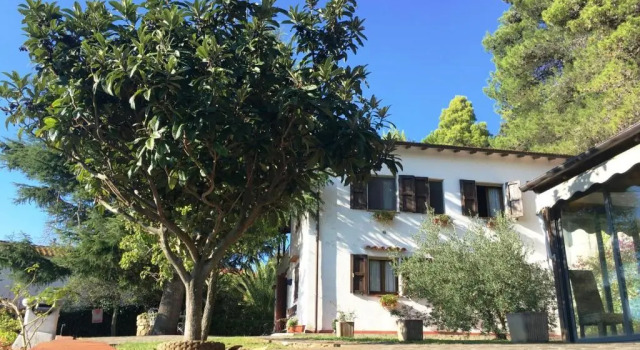 Вилла Casa Bianca Villa pool with sea view, fenced garden, barbecue by ToscanaTour