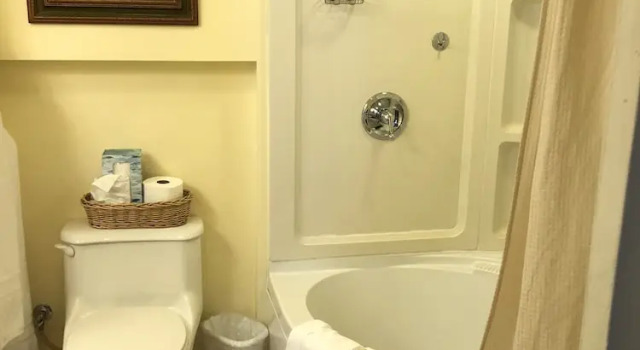 Полулюкс Deal's Bed & Breakfast Inn