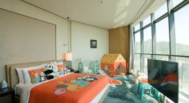 Семейный тент Crowne Plaza Xiangxi