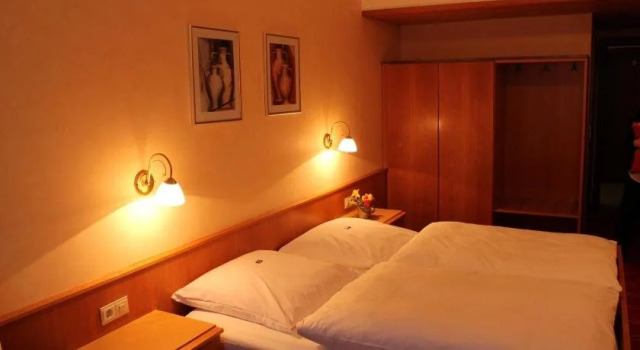 Hotel-Gasthof zum Hirschen, Varaa Hotelli Hotellit Baijeri pysäköinnillä, Pysäköinti