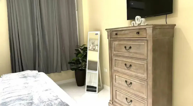Stylish 1-Bed Condo with Views in Harloe, Prenota Appartamento Kingston Giamaica