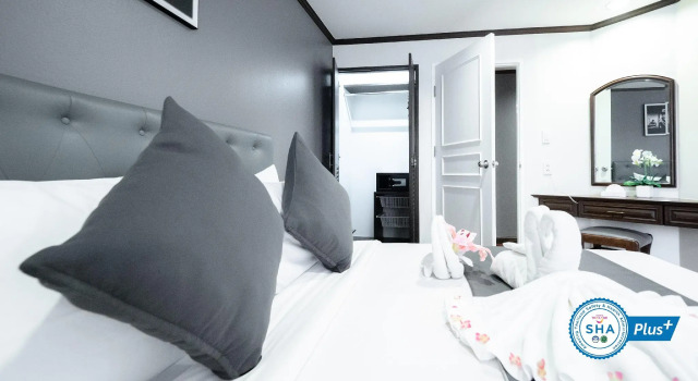 Кровать в общем номере Yellow Ribbon Hills Boutique Suites