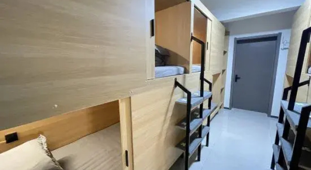 Pat în dormitor (dormitor pentru bărbați) Hexiayi Hostel
