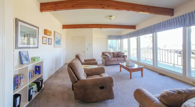 Коттедж с 3 комнатами с балконом Fishermen's Paradise in Coos Bay: Walk to Beach!