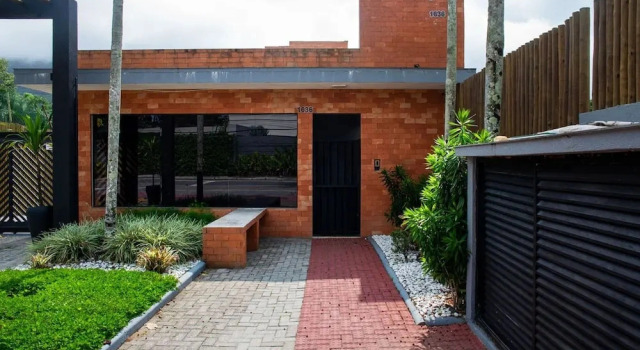 Casa com rea Gourmet a 350m da Praia de Maresias