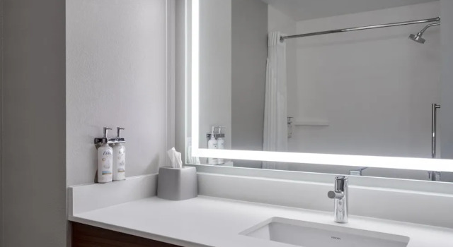 Номер Superior Holiday Inn Express & Suites Clinton by IHG