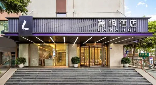 Lavande Hotel (Kunming Dongfeng Square Nanping Street), Rezerwuj Hotel Hotele w Kunming z parkingiem, Parking