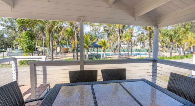 Вилла с видом на бассейн BIG4 Tasman Holiday Parks - Racecourse Beach