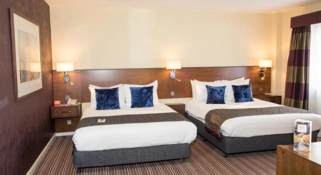 Четырёхместный номер Premium Crowne Plaza London - Gatwick Airport by IHG