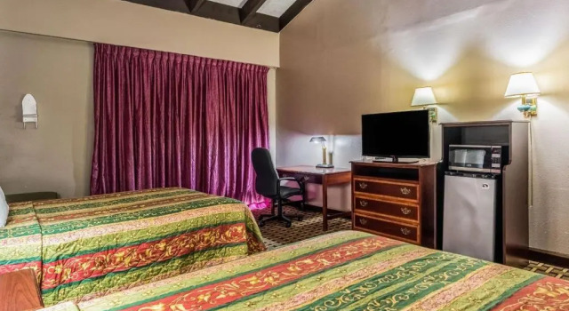 Четырёхместный номер Standard с видом на горы Americas Best Value Inn Franklin