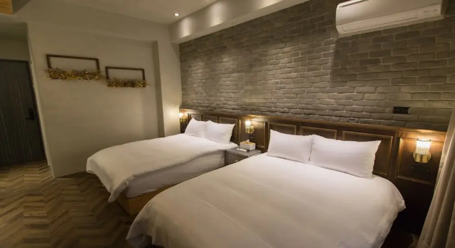 Четырёхместный номер Standard с балконом We Love Inn