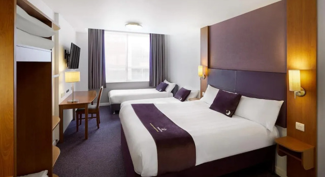 Premier Inn Manchester Airport - M56/J6 Runger Lane North, Забронировать Отель Отели Англии 3 звезды, 3*