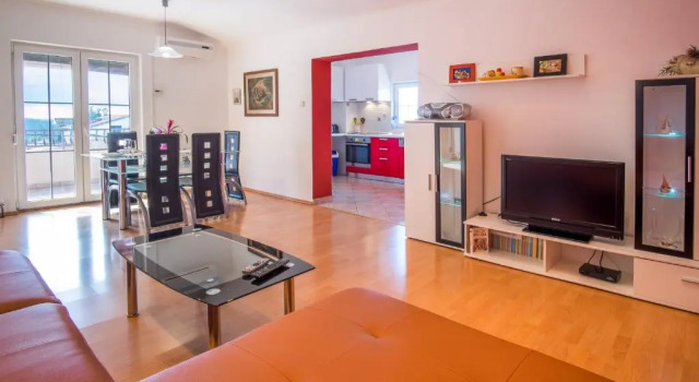 Apartments Jenny, Varaa Huoneisto Hotellit Kvarner Islands uima-altaalla, Uima-allas