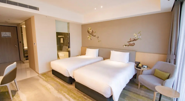 Двухместный номер Standard с балконом Golden Tulip FAB Hotel