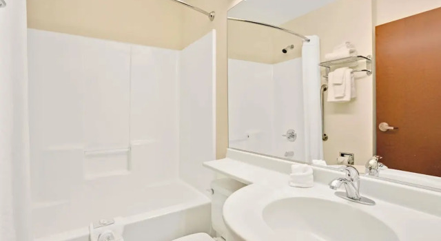 Четырёхместный номер Standard Microtel Inn & Suites by Wyndham Bryson City