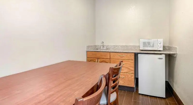 Шестиместный номер Standard Comfort Inn Fremont