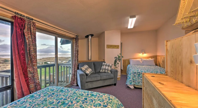 Коттедж Sanderling Sea Cottages, Unit 2: Walk to Coast!