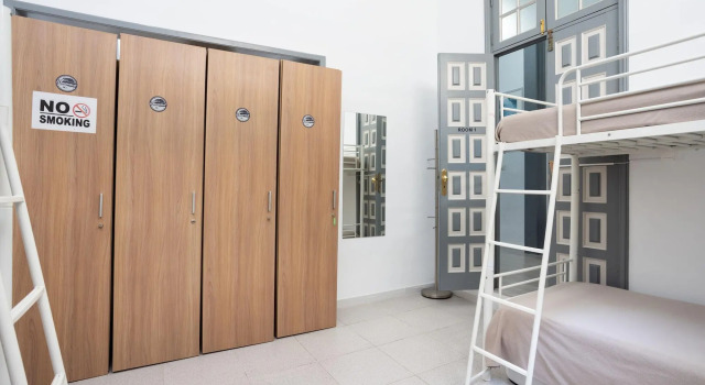 Wanderlust Hostel, Забронировать Хостел Хостелы Санта-Крус-де-Тенерифе, рядом с Парк Гарсии Санабриа, Хостел