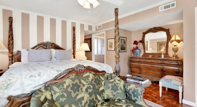 THE Winding Lane House EST 1932 #2360