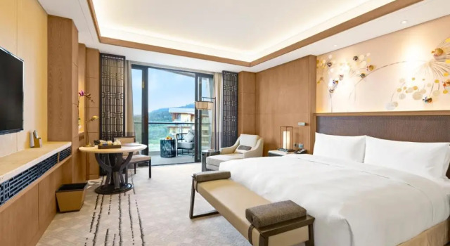 Двухместный номер Premier с видом на озеро Hilton Dali Resort & Spa