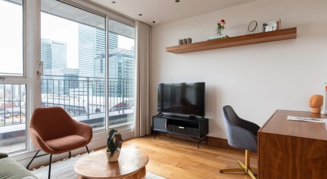 The Canary Wharf Secret - Glamorous 2bdr Flat w Terrace and Parking