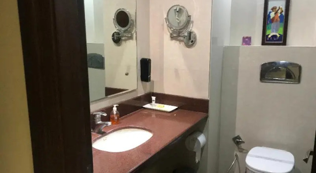 Двухместный клубный номер Standard Hotel Leela Grande