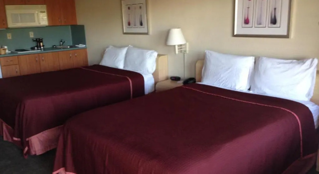 Четырёхместный номер Standard Travelodge Suites by Wyndham Lake Okeechobee