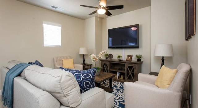 Desert Sunstone 3 Bedroom Apts, Varaa Lomakoti Washington 