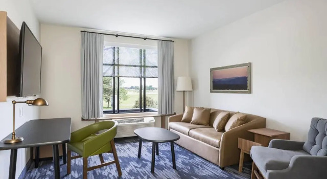 Четырёхместный люкс с видом на город Fairfield Inn & Suites by Marriott Minneapolis North/Blaine