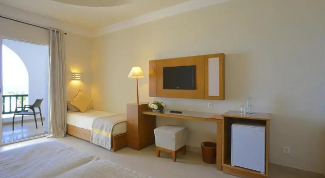 Трёхместный номер Standard с видом на море Vincci Helios Beach