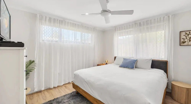 Family Home Near Cafes and Surf Beaches