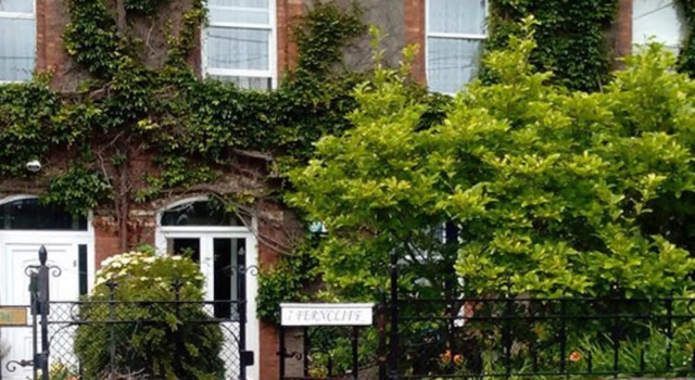Higgin S B&B, Забронировать Отель «постель и завтрак» Корк Графство Корк, рядом с Collins Barracks Military Museum
