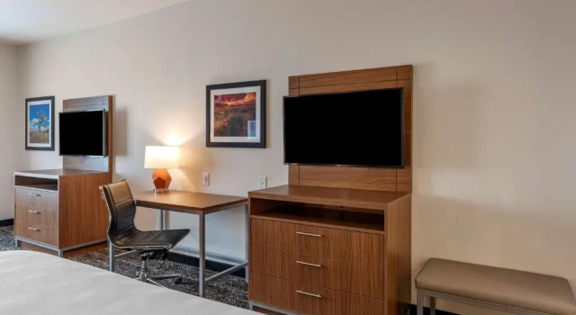 Люкс с видом на воду Best Western Plus Coachella Valley Inn & Suites