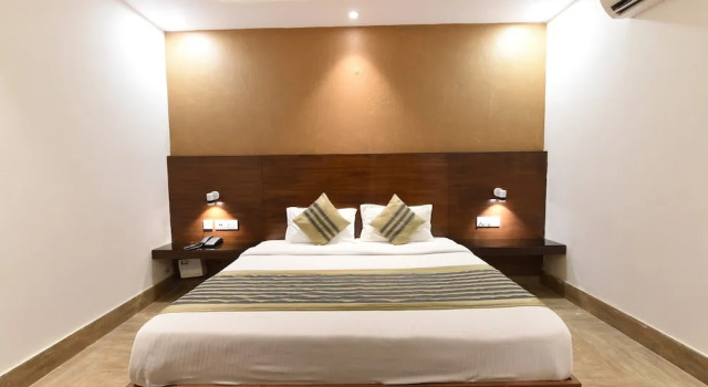 Номер Deluxe OYO Flagship 5383 Hotel Under Bridge Inn