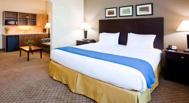 Люкс Holiday Inn Express Hotel & Suites Mankato East by IHG