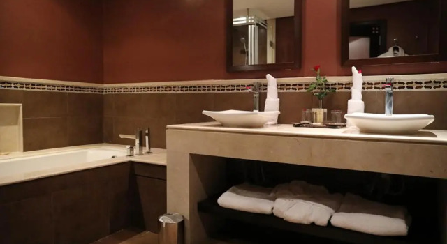 Трёхместный номер Deluxe Kenzi Menara Palace & Resort