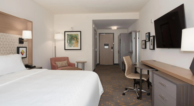 Holiday Inn Glendale - Stadium & Ent Dist by IHG, Забронировать Отель Глендейл Phoenix Metropolitan Area, рядом с Развлекательный центр Westgate