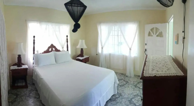 Rock Side 3 Bedroom Villa On the Beach, Rezervasyon Villa Treasure Beach Saint Elizabeth