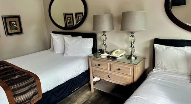 Четырёхместный номер Standard Monterey Peninsula Inn