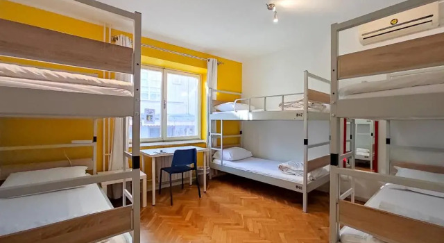 Кровать в общем номере (женский номер) Whole Wide World Hostel