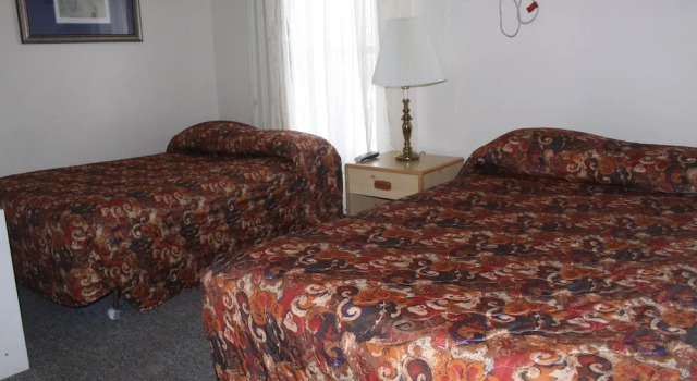 Standard Vierer Zimmer Riverside Motel