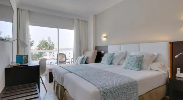 Двухместный номер с видом на бассейн ILUNION Palmanova Mallorca