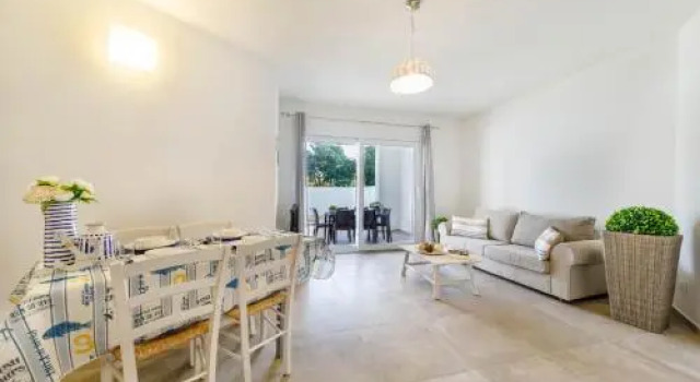 Caneis Apartments