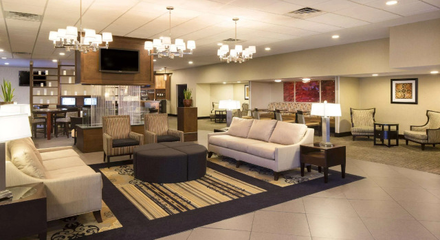 DoubleTree by Hilton Hotel Raleigh Brownstone University