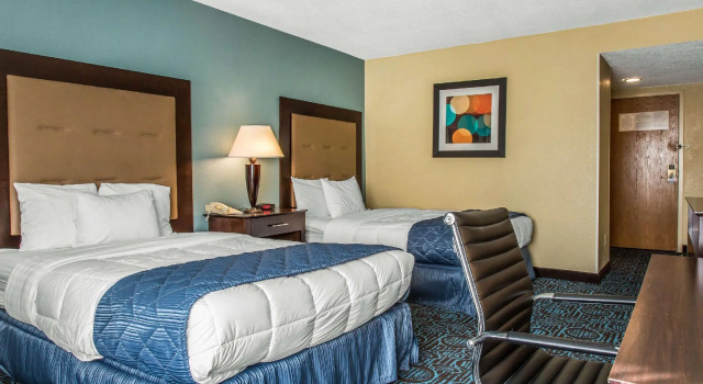 Четырёхместный люкс Regency Inn & Suites New London, Mystic