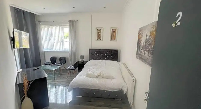 Zams rooms, Забронировать Отель Сток-он-Трент Стаффордшир, рядом с Театр Regent