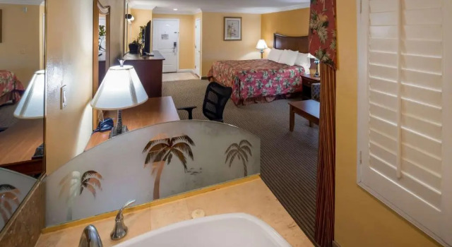 Люкс Best Western Harbour Inn & Suites Huntington - Sunset Beach