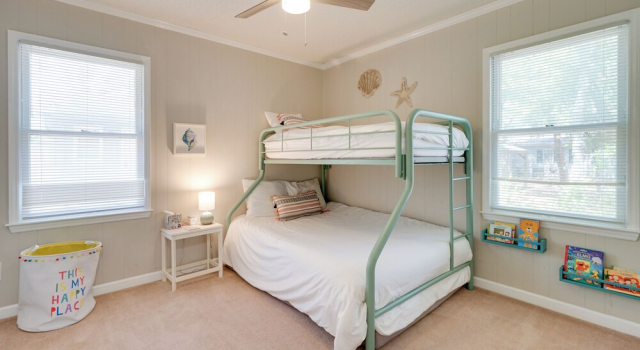Коттедж 7 Blocks to the Beach: Family Oak Island Retreat