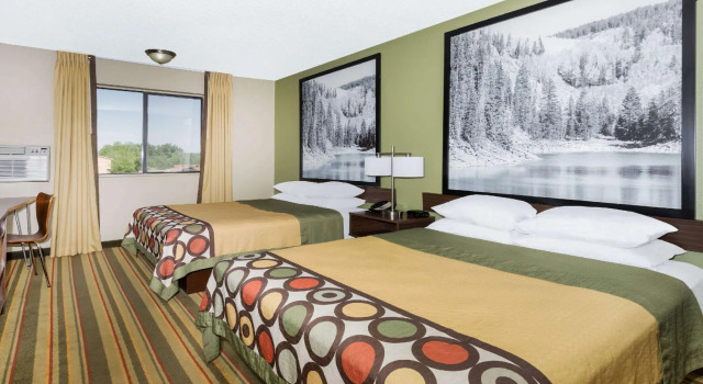 Четырёхместный номер Standard Super 8 by Wyndham Montrose