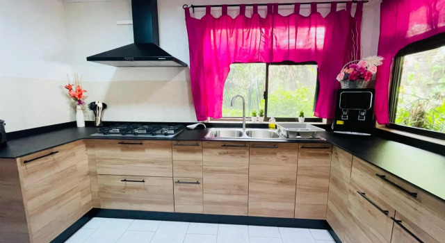Tahiti beach house, Забронировать Отель Отели Таити с парковкой, Парковка